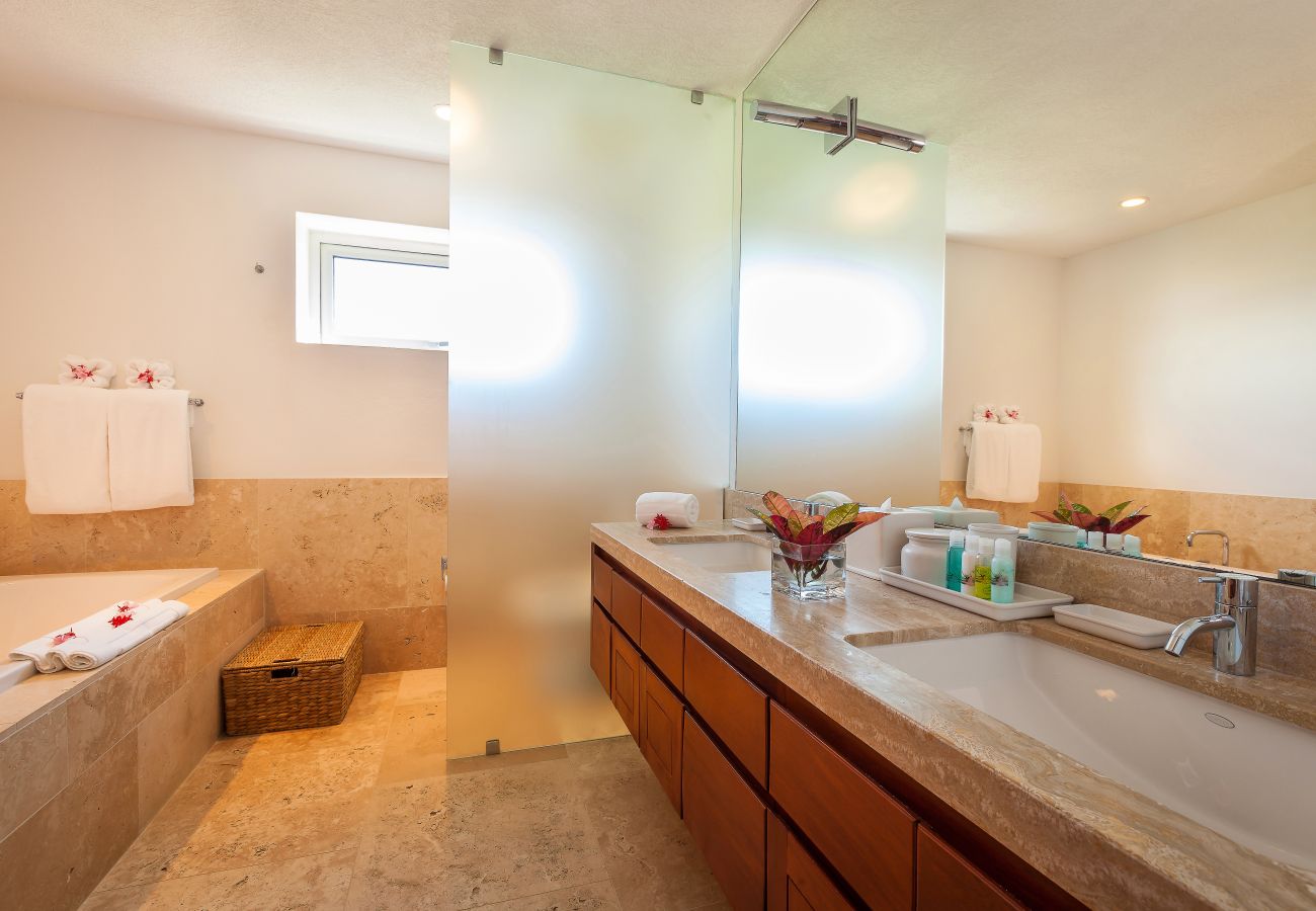 Villa in Lockrum Bay - Beaches Edge Anguilla