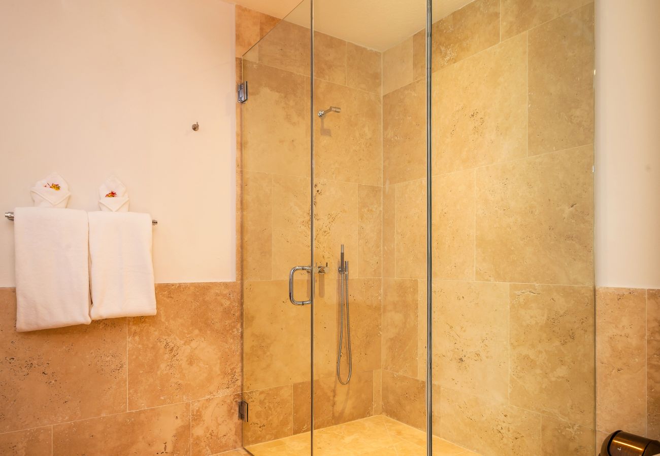 Villa in Lockrum Bay - Beaches Edge Anguilla