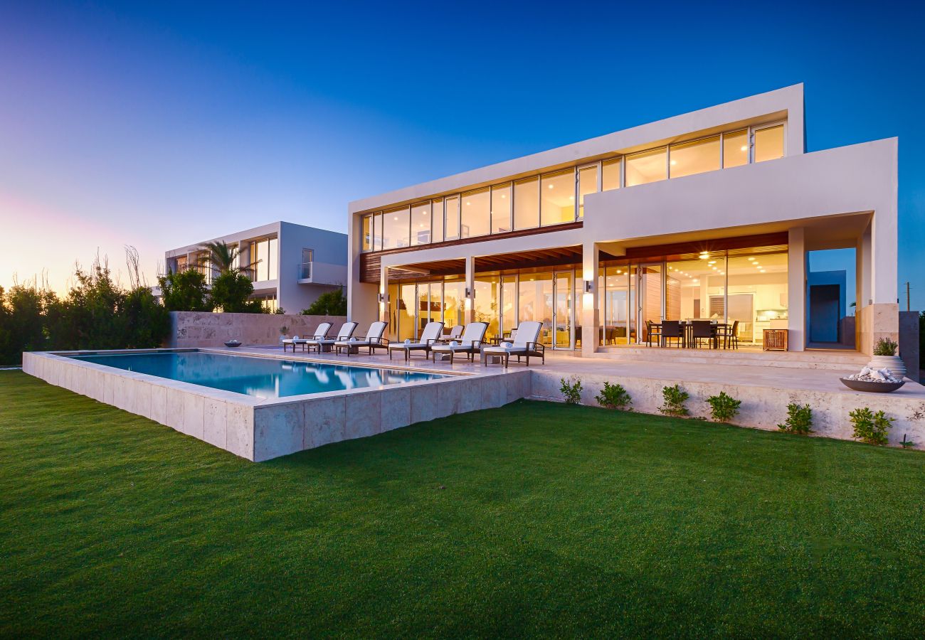 Villa in Lockrum Bay - Beaches Edge Anguilla