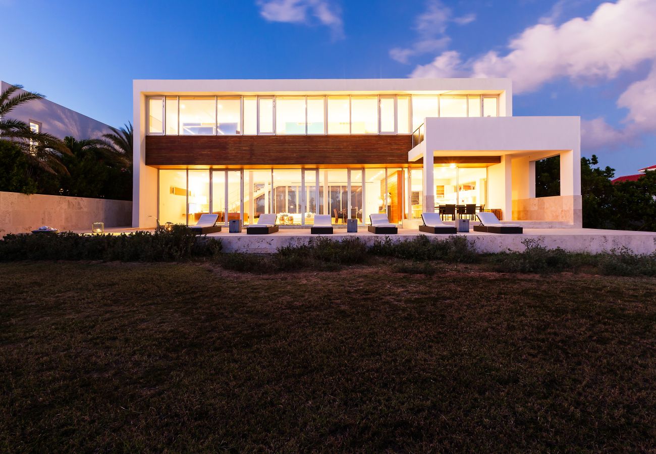 Villa in Lockrum Bay - Beaches Edge Anguilla
