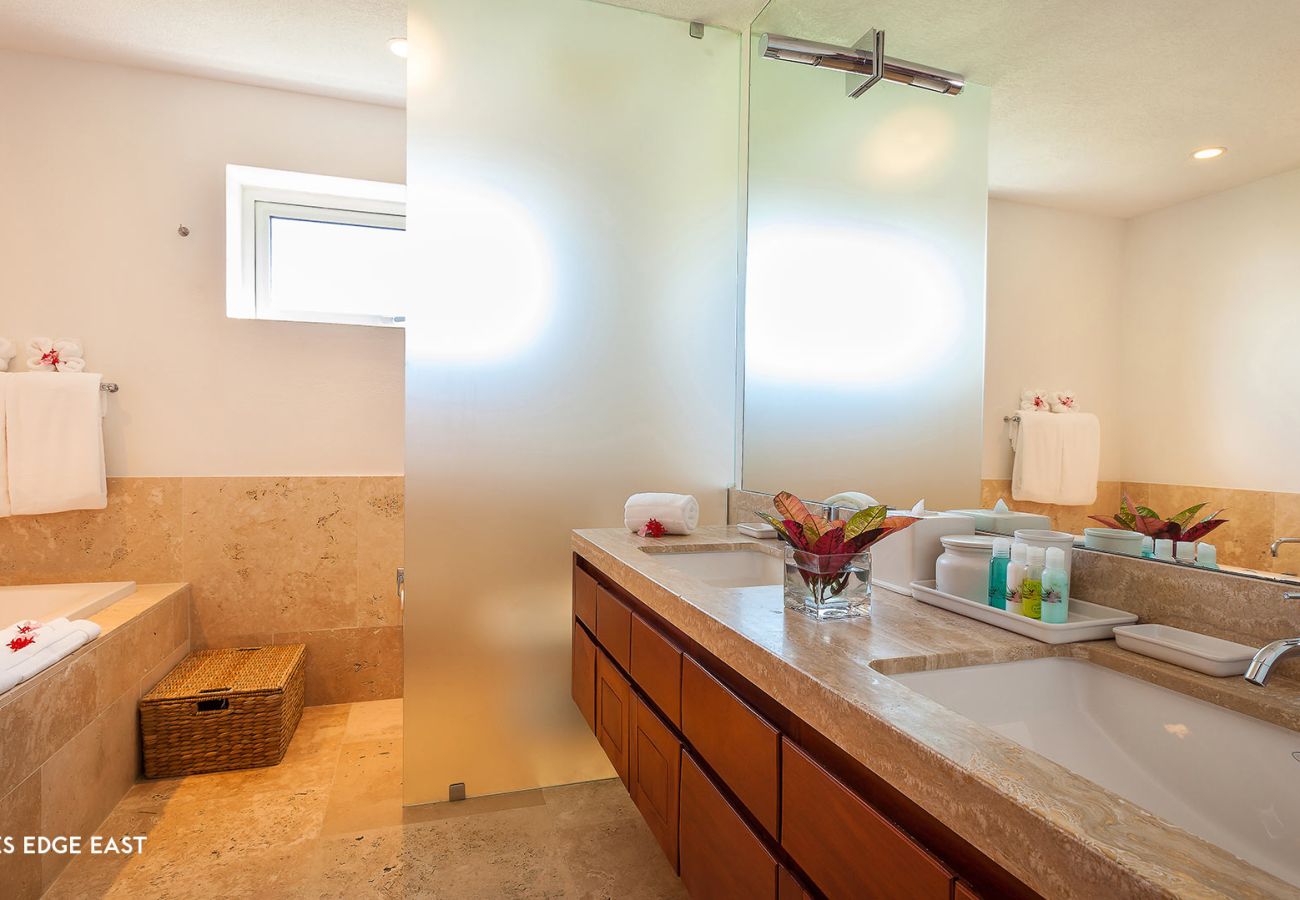 Villa in Lockrum Bay - Beaches Edge Anguilla