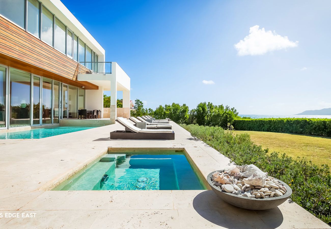 Villa in Lockrum Bay - Beaches Edge Anguilla