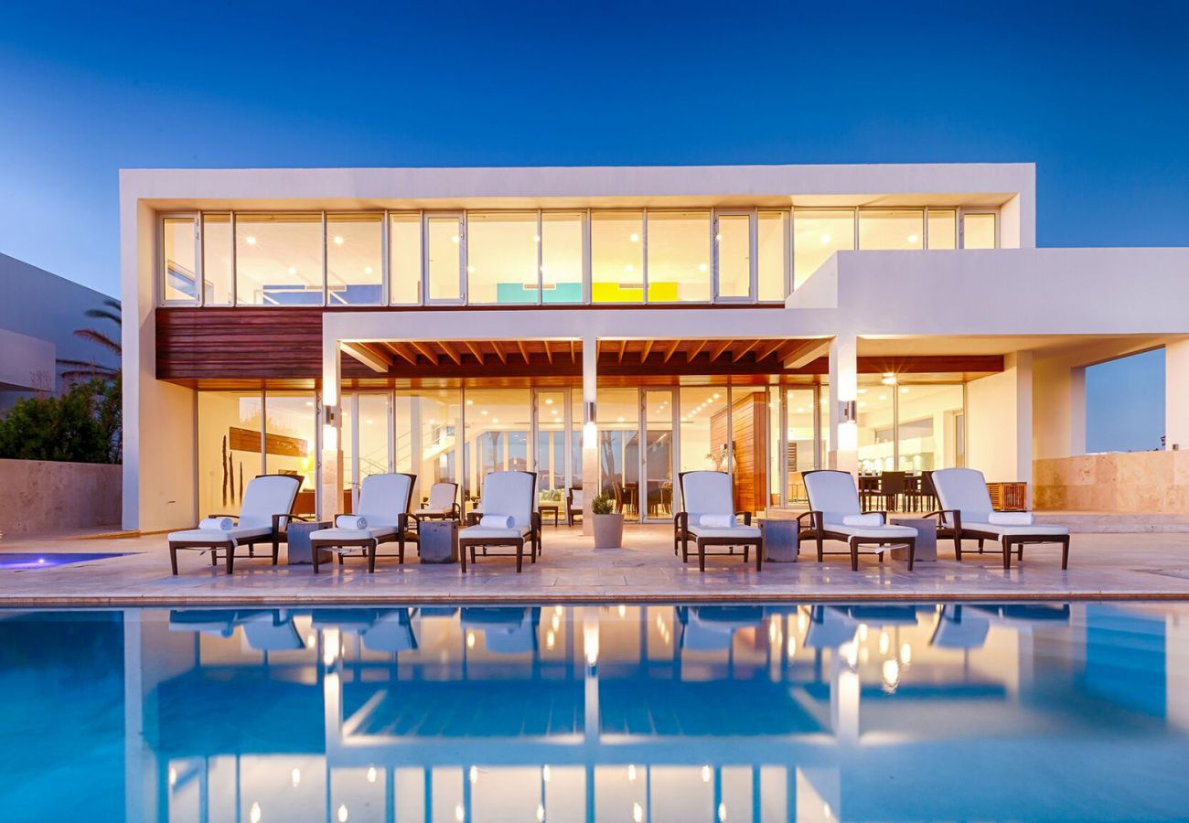 Villa in Lockrum Bay - Beaches Edge Anguilla