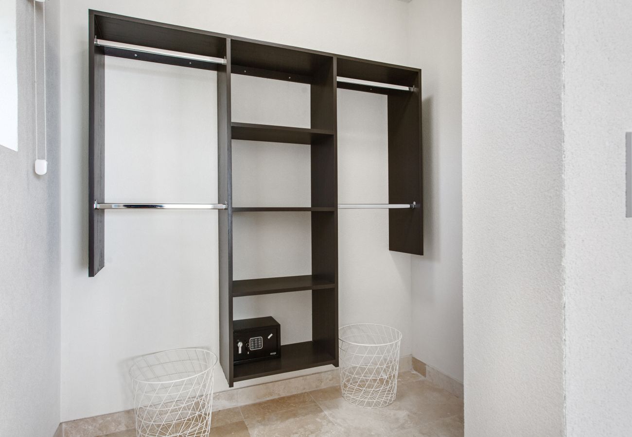 Villa in Little Bay - Little Bay View Villa