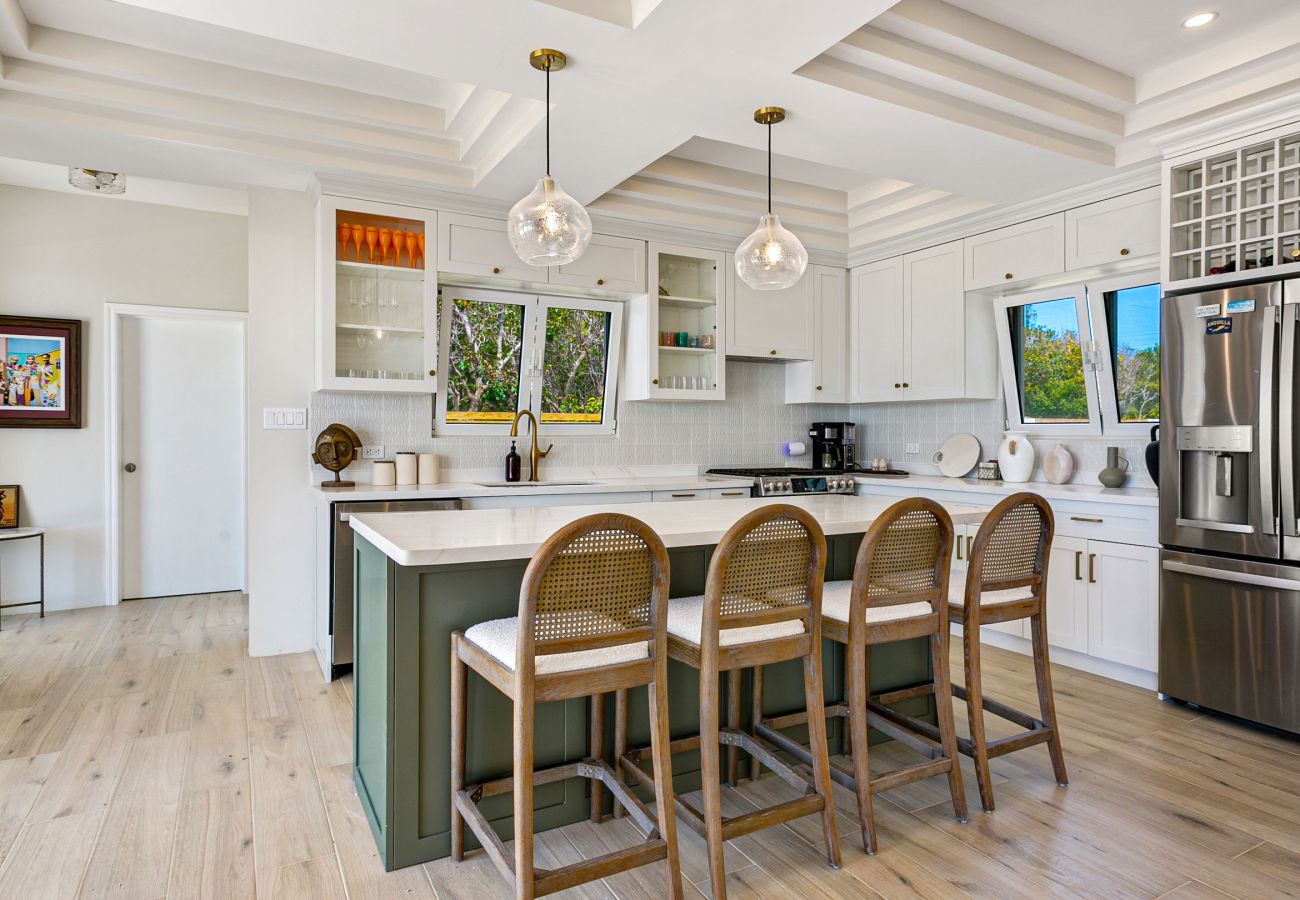 Villa in Sandy Hill - Limestone Villa