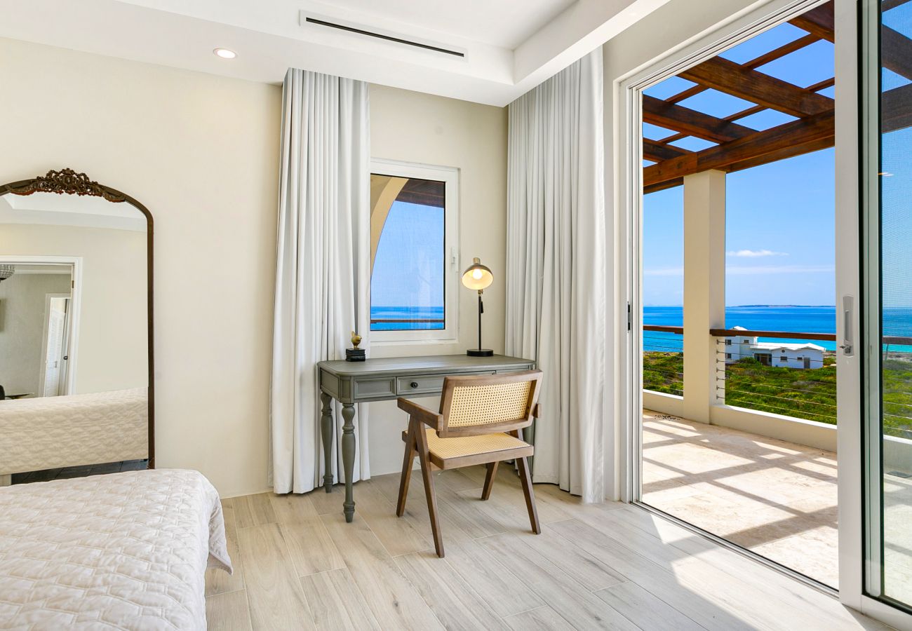 Villa in Sandy Hill - Limestone Villa
