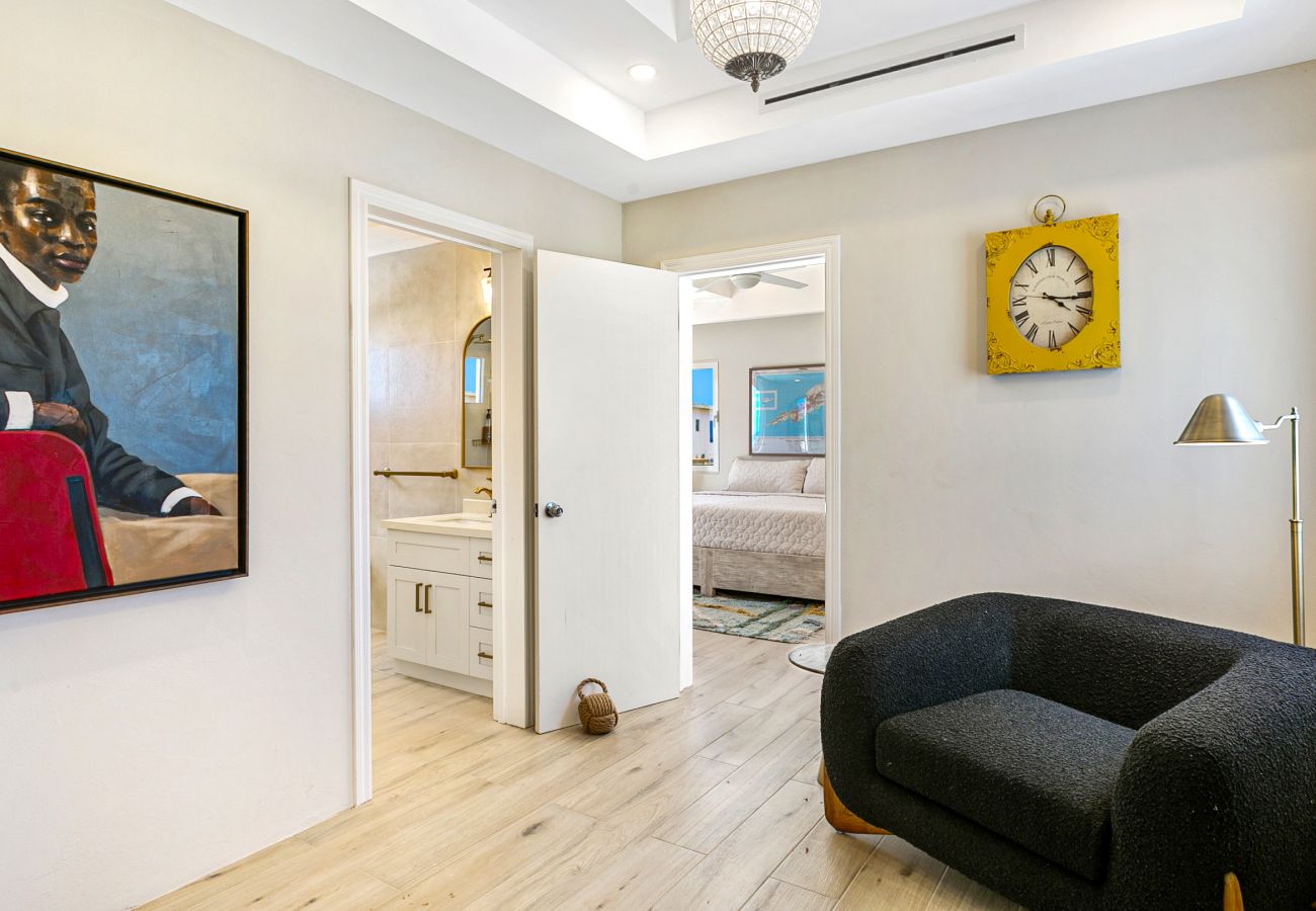 Villa in Sandy Hill - Limestone Villa