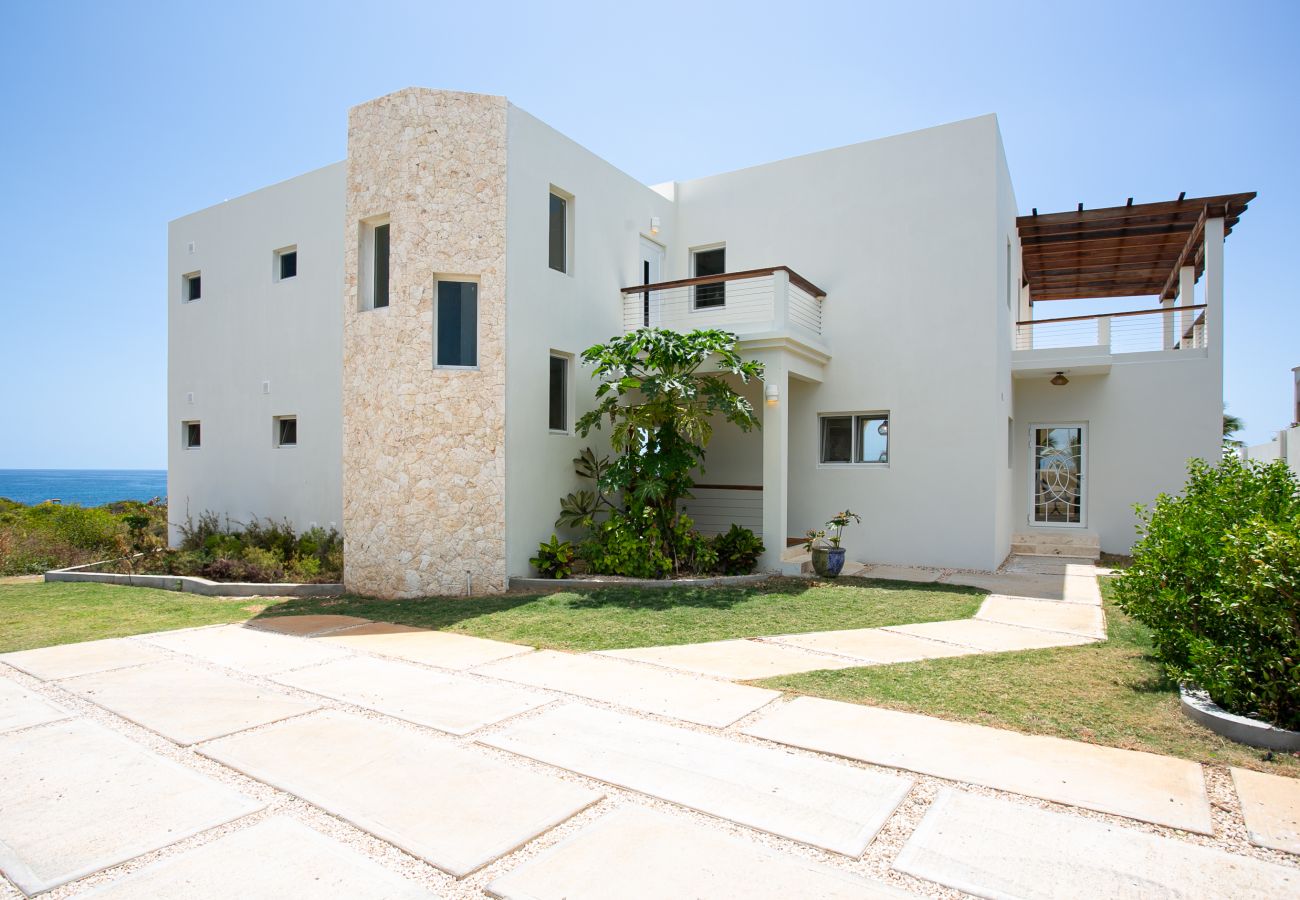 Villa in Sandy Hill - Limestone Villa